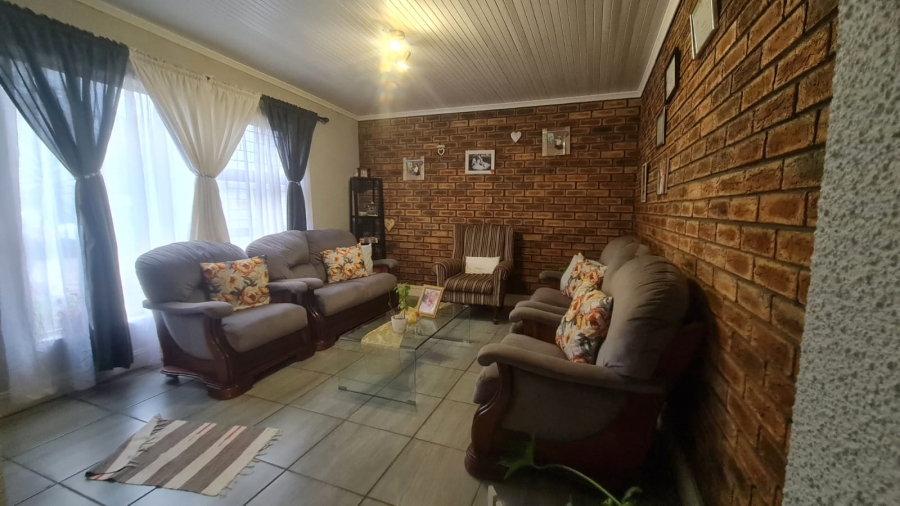 To Let 3 Bedroom Property for Rent in St Dumas Western Cape